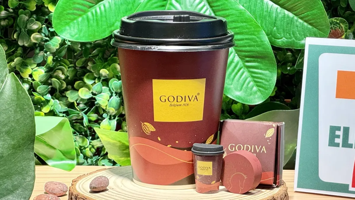 ▲7-11限量開賣「GODIVA迦納熱巧克力」，每杯鑑賞價99元，限量50萬杯，買就送同款迷你磁鐵。（圖／7-11提供）