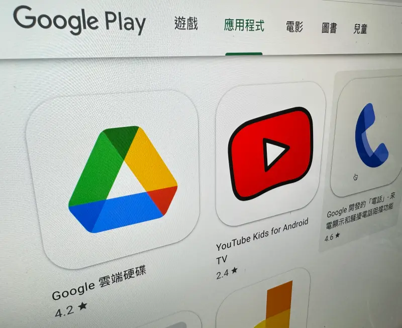 ▲Google將於12/1起，準備大砍2年都沒有活動過的閒置帳號，這兩天可以試著登入救帳號，並試著在雲端硬碟存取、看看YouTube、寄發Email等來「活動」一下帳號，才不會被列入閒置名單中。（圖／記者周淑萍攝）