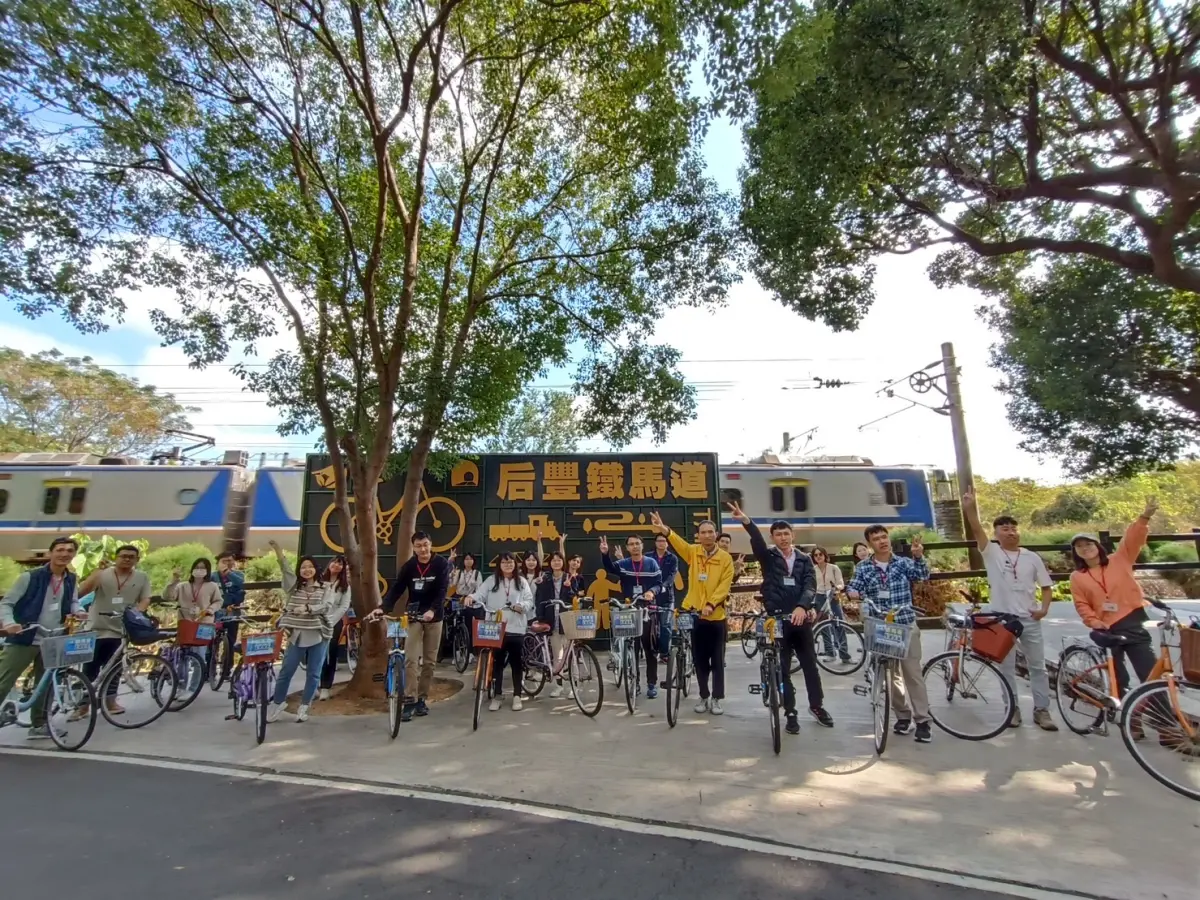 ▲中市府單身聯誼「鐵馬追風落雨松情」騎單車暢遊后豐鐵馬道(圖／民政局提供2023.11.28)