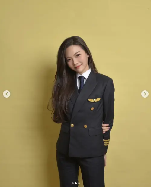 ▲正妹機師王馨曾是徵選AKB48的研究生,但大學畢業後不得已向現實低頭,決定離開AKB48,並走上機師這條路。(圖/翻攝自IG@singsingwang) ▲正妹機師王馨曾是徵選AKB48的研究生,但大學畢業後不得已向現實低頭,決定離開AKB48,並走上機師這條路。(圖/翻攝自IG@singsingwang)