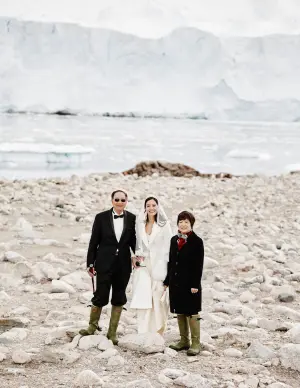 ▲Janet父母見證女兒的南極婚禮。（圖／翻攝自Janet Hsieh 謝怡芬臉書）