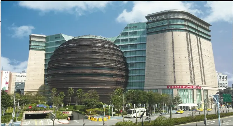 ▲京華城在2020年時拆除，原址改建為「京華廣場」。（圖／NOWnews資料照）
