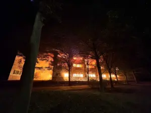 還在燒！台南柳營倉庫暗夜陷火海「11小時仍未滅」　財損恐破千萬
