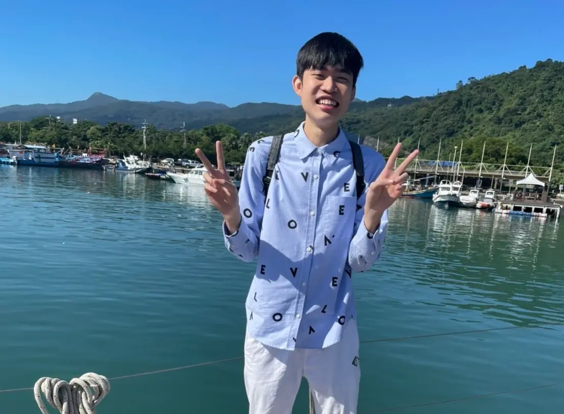 ▲《超級紅人榜》20歲男星柯辰勳猝死，陳屍在宜蘭礁溪長榮鳳凰酒店更衣室內的廁所，警方初判死因爲心血管疾病。（圖／翻攝自柯辰勳粉絲團）