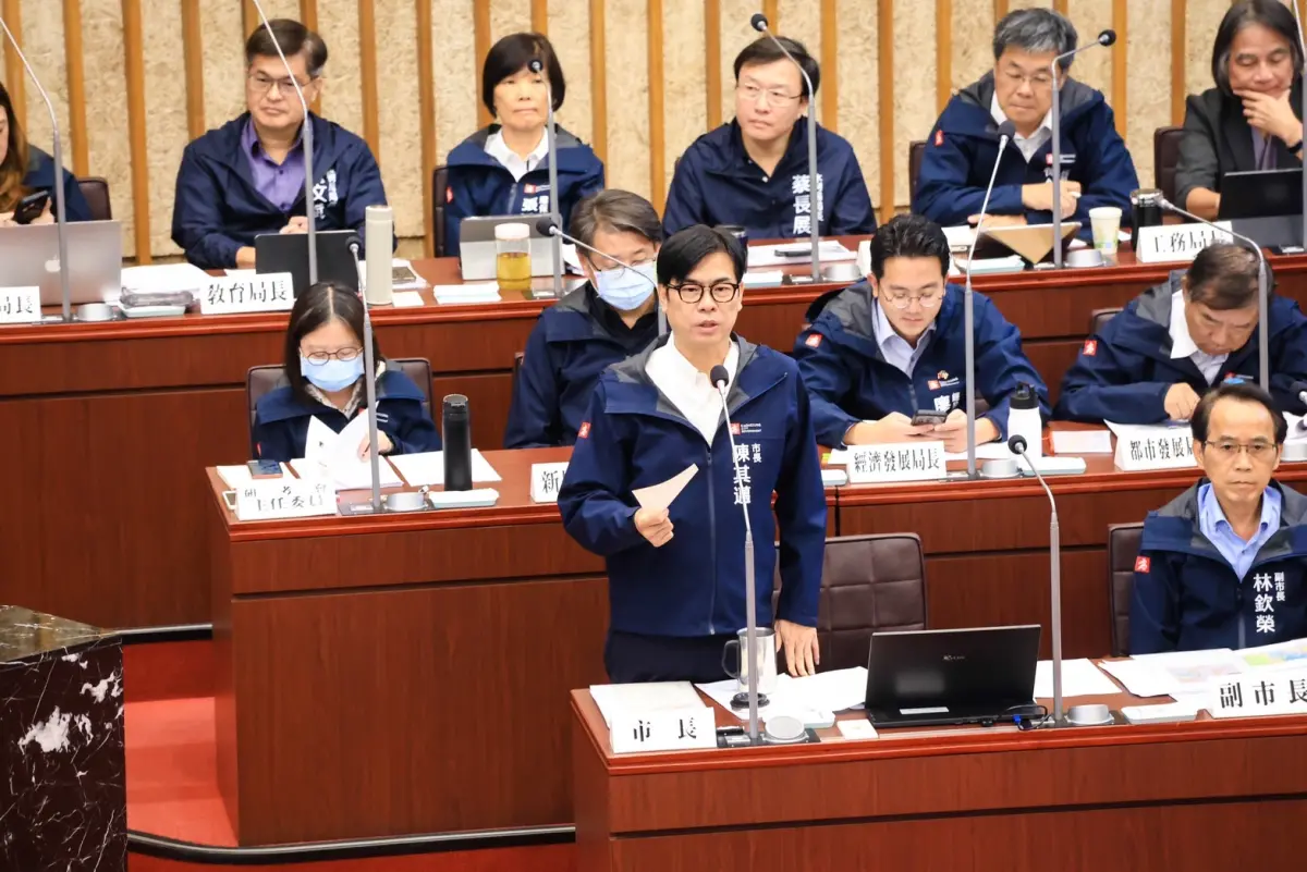 ▲侯友宜日前喊出當選後會重啟服貿、貨貿，並開放陸生來台就業，陳其邁說。這突顯侯在經濟政策的立場是準備走一中市場的老路，全民不會接受。（圖／高雄市政府提供）