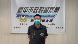 ▲臺中市刑大偵三隊隊長詹典儒詋明逮捕加霸王油男子過 程(/記者鄧力軍翻攝)