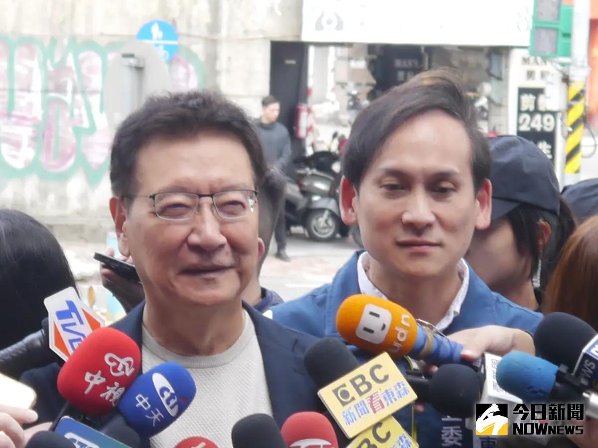 ▲趙少康（左），為國民黨副總統參選人，但仍有中廣董事長的身分。（圖 ／記者吳嘉億攝，2023.11.29）