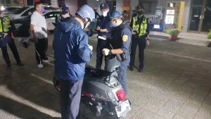 ▲台南市警察局第一分局於台南火車站前北門路執行環警監聯合稽查（圖／台南市政府警察局第一分局提供）