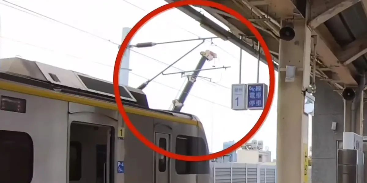 ▲台鐵潮州車站副站長巡視月台時，突然發現第一月台上方有吊臂侵入。（圖／翻設記者爆料網）