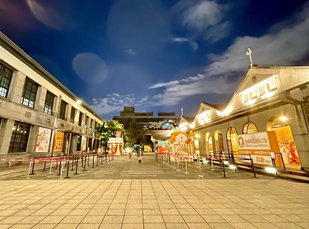 ▲松山文創園區經常舉辦各式各樣的展覽，日前舉辦的CU角色扮演宇宙被爆有「秘密服務」，引起討論。（圖/Google評論）