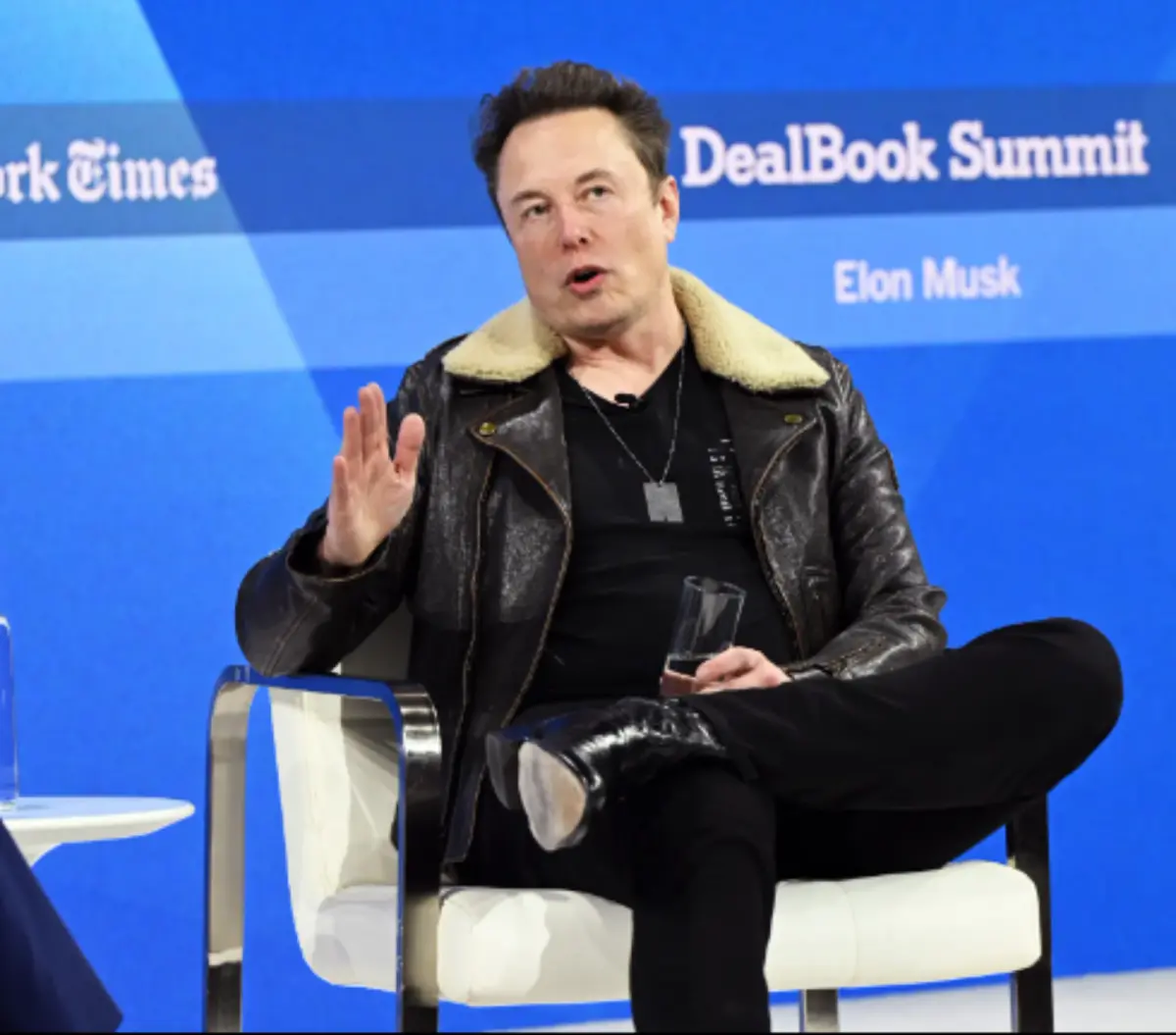 ▲特斯拉執行長馬斯克回應自己的反猶言論爭議，不忘嗆一嗆從X平台撤廣告的企業。（圖／翻攝自紐約時報）