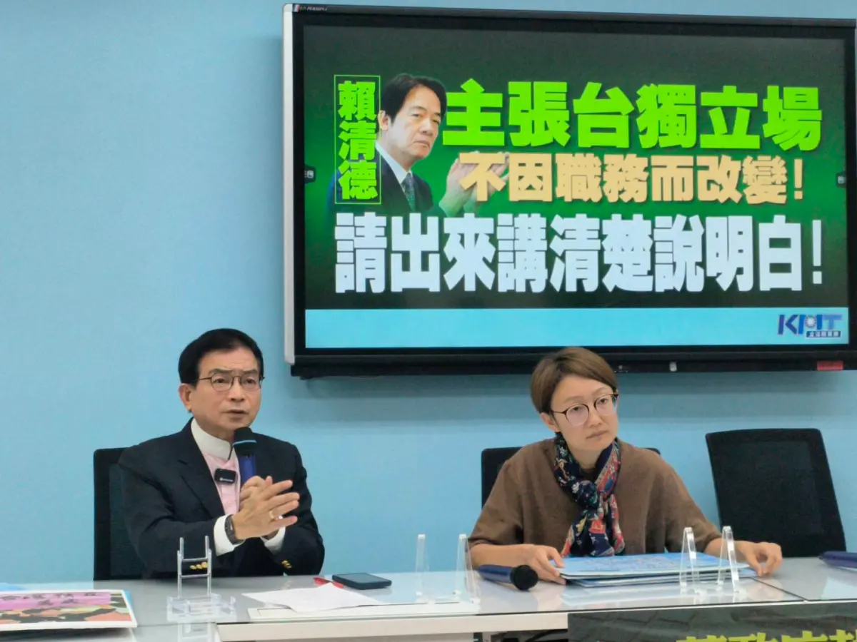 ▲國民黨立委賴士葆（左）呼籲，吳欣盈趕快出示放棄國籍的證明。（圖／國民黨提供）