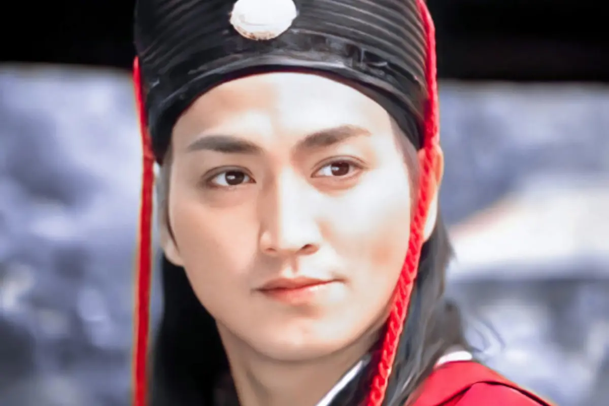 ▲何家勁退出演藝圈後，轉戰食品業，被網友酸消費展昭形象，他親上火線反擊了。（圖／微博）