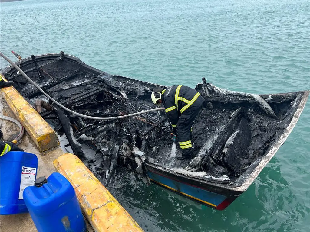 ▲警消趕抵後迅速撲滅火勢。（圖／翻攝畫面）