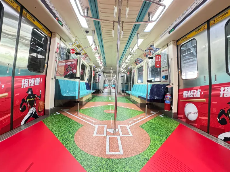 ▲今（30）日台北捷運宣布，有3部棒球場風彩繪列車啟用。（圖／台北捷運官網）
