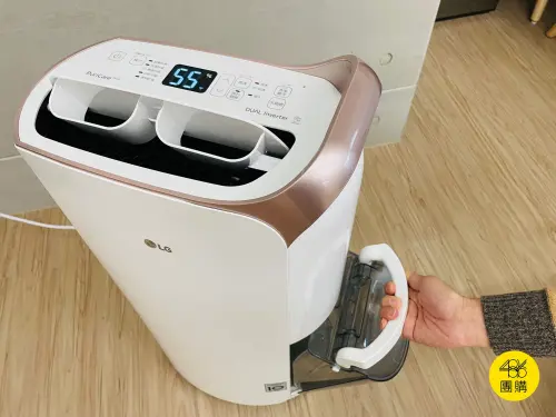 ▲家電達人提醒，要移動除濕機前，要先將水箱水倒掉再移動，同時並避免拉扯電線。（圖／官方提供）