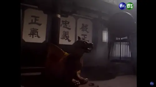 ▲▼胡瓜演唱的〈包青天〉歌詞「開封有個包青天,鐵面無私辯忠奸」人人朗朗上口。(圖/翻攝自華視戲劇頻道YouTube) ▲▼胡瓜演唱的〈包青天〉歌詞「開封有個包青天,鐵面無私辯忠奸」人人朗朗上口。(圖/翻攝自華視戲劇頻道YouTube)