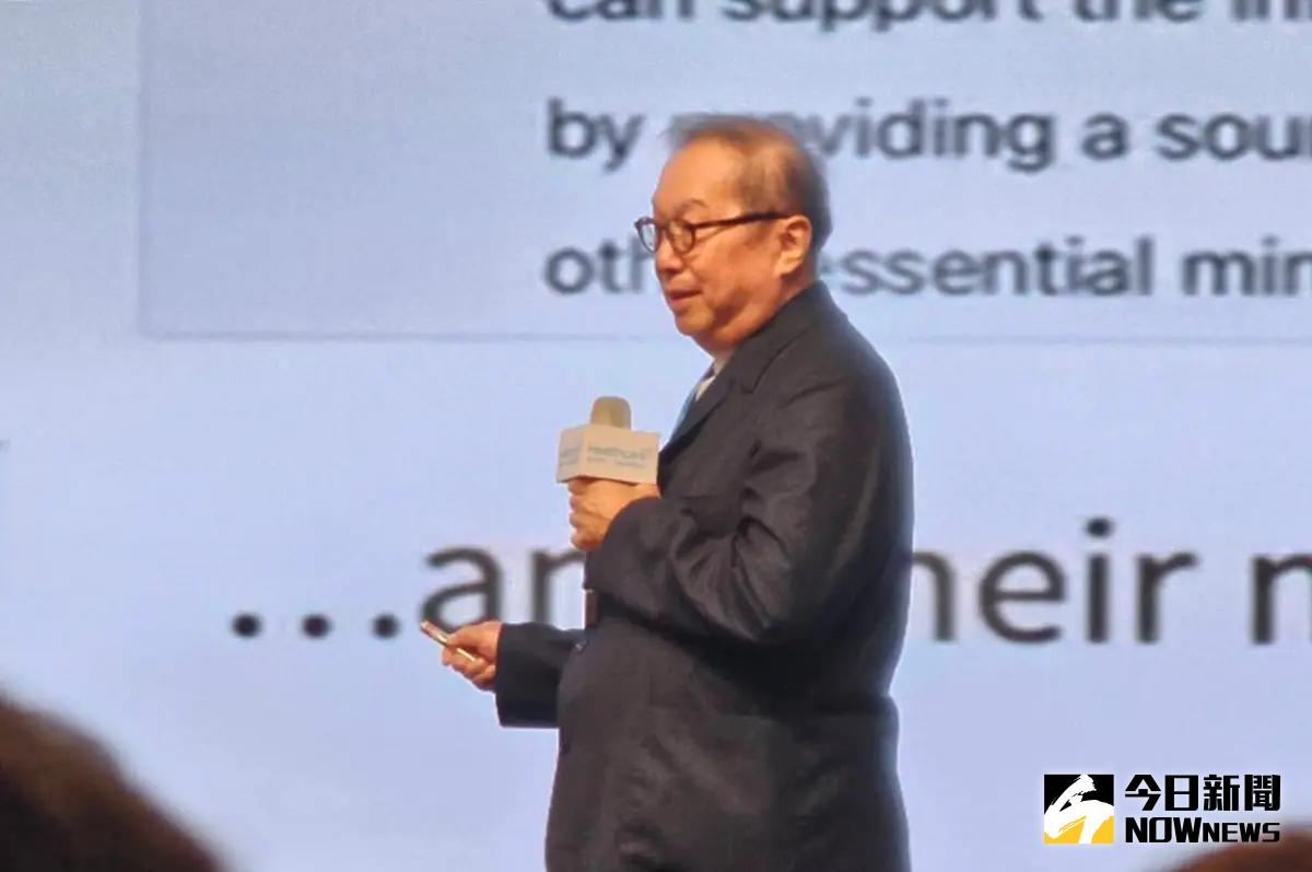 ▲台灣醫療科技展今（30）日登場，廣達董事長林百里以「AI如何革新全球醫療的現在與未來？」為題進行演講。（圖／記者許家禎攝，2023.11.30）