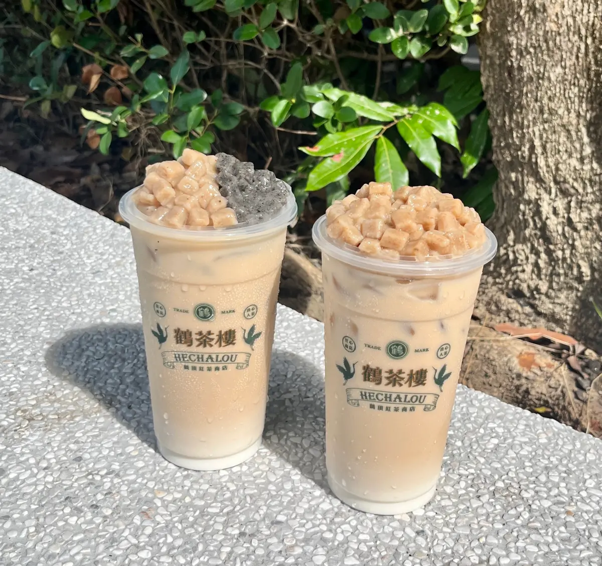 ▲2024年愚人節大開玩笑！繼爭鮮迴轉壽司開賣「白飯便當」盲盒；手搖飲料鶴茶樓也要推出奇葩「史上最難喝」鮮奶茶，3月30日開賣「南鶴那堤」盲盒手搖飲料還有3種惡搞等級。（圖／鶴茶樓提供）