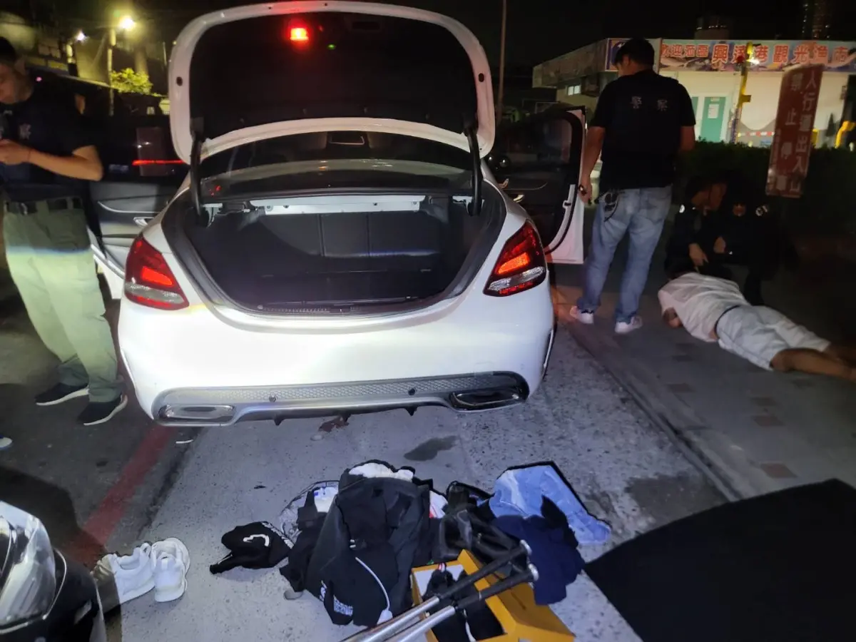 ▲高雄昨晚間驚傳18歲男遭槍擊，警方在案發6小時內，循線於茄萣區等地將涉案的蔡姓男子等4人。（圖／記者郭凱杰翻攝）