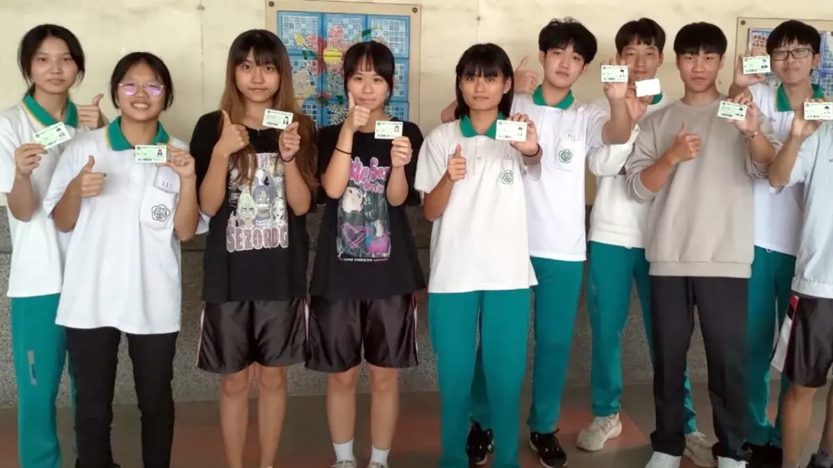▲高市府教育局明年2月將全面製發國中學生數位學生證，數位學生證具備多元功能。（圖／高市府教育局提供）