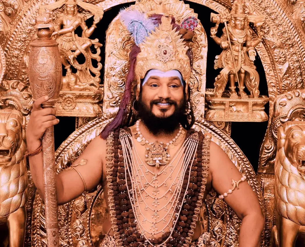 ▲自稱為「大師」的印度男子帕拉馬希瓦姆（Nithyananda Paramashivam），虛構了一個不存在的「凱拉薩合眾國」，卻成功與巴拉圭農業部幕僚長簽署合作備忘錄，建立「雙邊關係」。（圖／翻攝自KAILASA's SPH Nithyananda的IG）