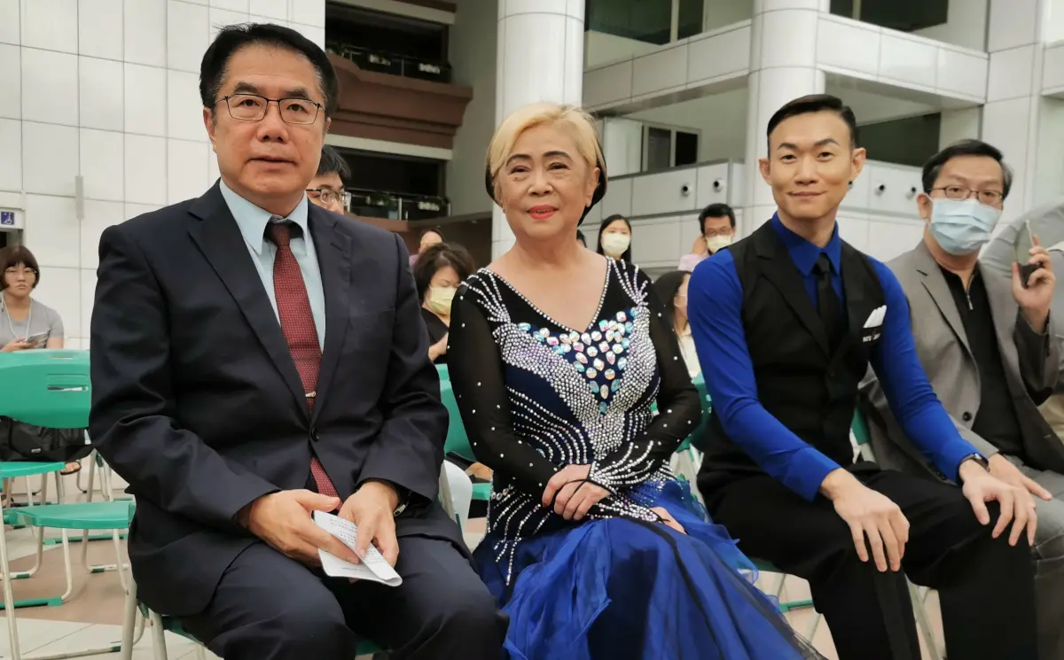 ▲黃偉哲市長（左一）與市政顧問施王明珠女士（左二）、蘇清坤老師（右二）出席季開賽記者會（圖／記者陳銘洲，2023.12.01  ）