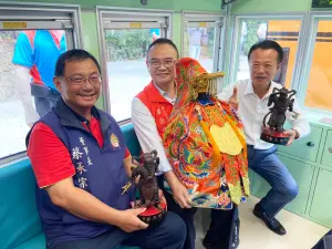 開基媽搭乘糖鐵尋蜜號五分車加持祈福
