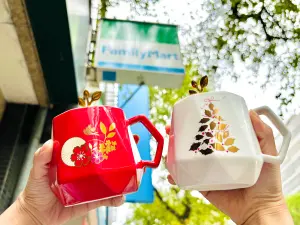 全家單筆購入4條指定品項金莎,即可獲得聖誕造型馬克杯加上應景金葉湯匙。(圖/全家提供) ▲全家單筆購入4條指定品項金莎,即可獲得聖誕造型馬克杯加上應景金葉湯匙。(圖/全家提供)