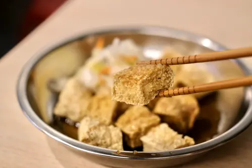 堪稱史上最難搶訂的臭豆腐攤車「師大分部臭豆腐」也稱「神之臭豆腐」,藝人賈永婕也特地打卡推薦,如今該臭豆腐終於正式有了新店面,進駐永和。(圖/記者葉盛耀攝) ▲堪稱史上最難搶訂的臭豆腐攤車「師大分部臭豆腐」也稱「神之臭豆腐」,如今該臭豆腐終於正式有了新店面,進駐永和。(圖/記者葉盛耀攝)