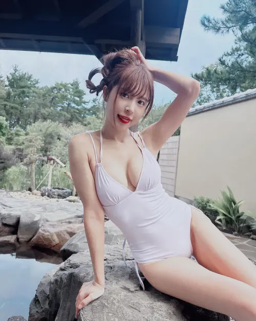 ▲▼孟潔先前在實境節目《全明星運動會》擔任藍隊經理,甜美臉孔、苗條身材及貼心舉動受封「最正球經」。(圖/翻攝自孟潔臉書) ▲▼孟潔先前在實境節目《全明星運動會》擔任藍隊經理,甜美臉孔、苗條身材及貼心舉動受封「最正球經」。(圖/翻攝自孟潔臉書)