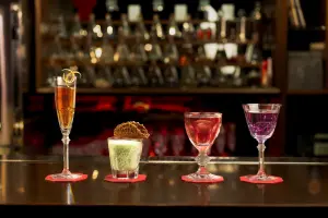 亞洲排名第10酒吧「AHA 」聯名Baccarat　拿破崙也愛的酒器裝調酒
