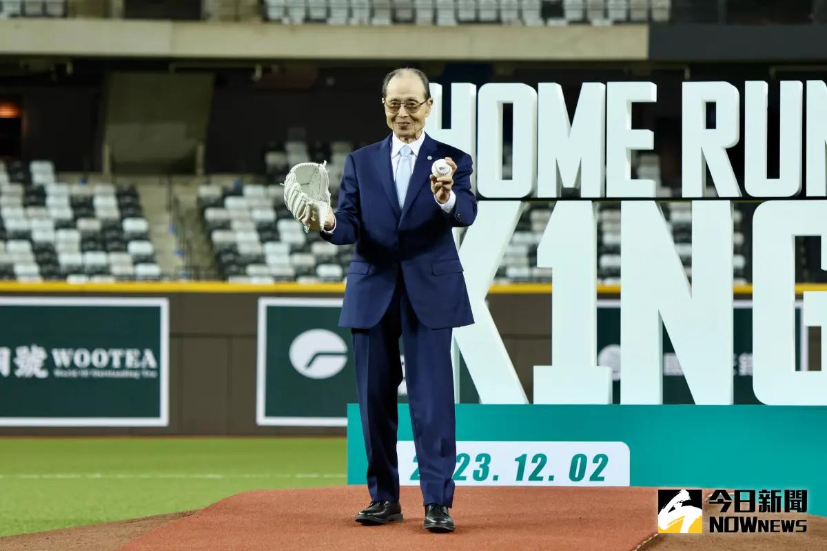 ▲世界全壘打王「OH桑」王貞治今日現身台北大巨蛋，擔任開球嘉賓。（圖／記者陳明中攝）