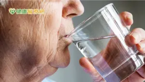 40天內只喝蒸餾純水　美國養生法「唯水禁食」安全嗎？
