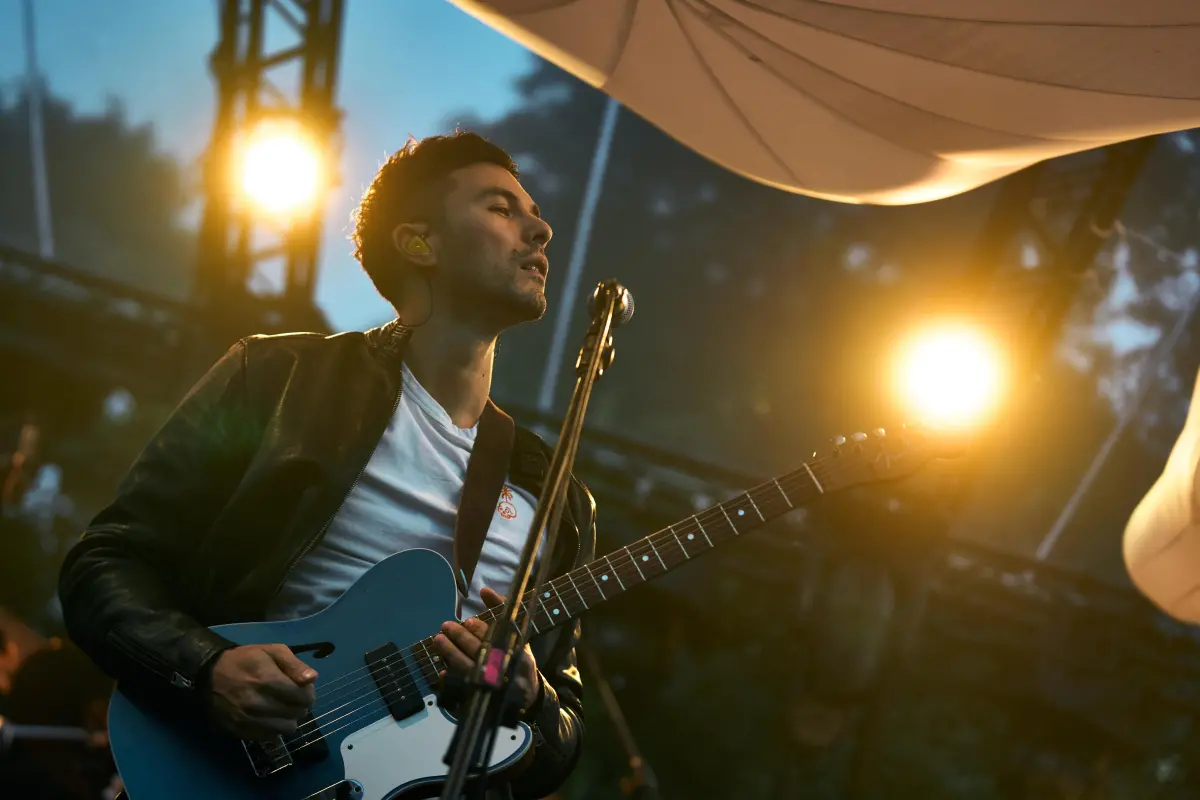 ▲鳳小岳登簡單生活節表演，身體受損的他在台上透露演出完後，會進行修復計畫。（圖／環球音樂提供）