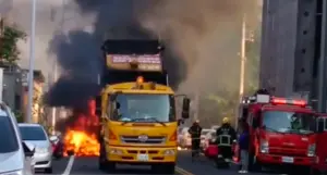 嘉義市垃圾車突起火！超猛火勢伴濃密黑煙　目擊民眾嚇壞急報案

