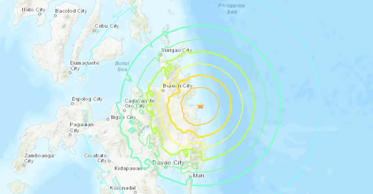 ▲菲律賓民答那峨島附近今（2）日晚間10點37分左右發生芮氏規模7.6地震，震源深度約32.8公里，日本氣象廳發布海嘯注意警報。（圖／翻攝自美國地質調查局網站）