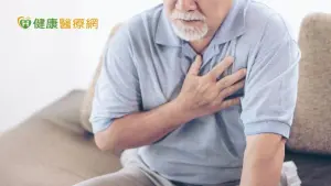 中年男心臟病染疫重症，「冠狀動脈阻塞」命危搶救　1疏忽惹禍
