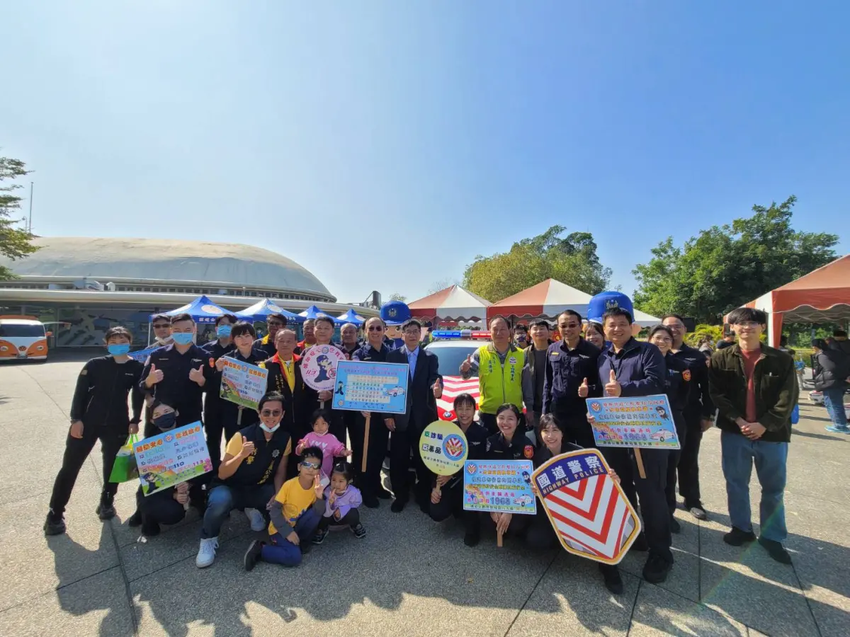 ▲國道公路警察局第四、五、八大隊聯合反詐暨交通安全宣導(圖／警方提供2023.12.3)