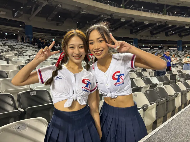 ▲中華隊專屬啦啦隊CT Girls成員雨凡（左）、翊婷（右）。（圖／記者路皓惟攝）