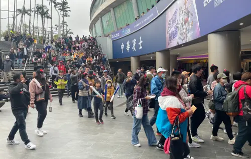 ▲亞錦賽在台北大巨蛋開打，現場湧進滿滿人潮。（圖／記者葉政勳攝）