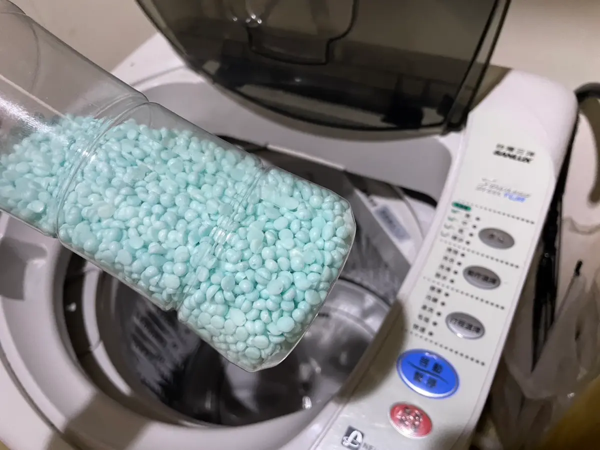 ▲現在不少人在洗衣服的時候都喜歡加香香豆，讓衣服洗完之後有芳香的味道。（圖/記者張嘉哲攝）