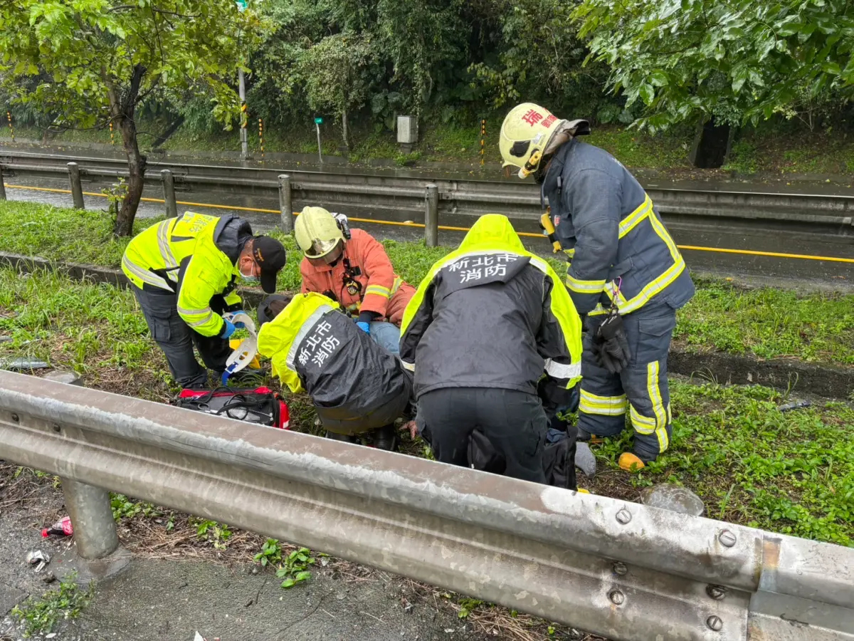 ▲基隆市信義區台62快速道路，今（4）日上午9時許發生一起嚴重車禍。（圖／翻攝畫面）