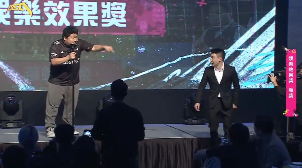 ▲「星光電競大賞」昨日晚間舉辦，不過頒發到「娛樂效果獎」時，卻引發統神和 Toyz 的衝突。（圖／翻攝中華民國電子競技運動協會YT）
