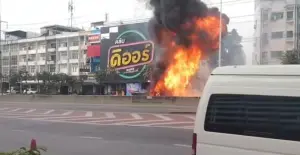市中心卡車翻覆！載運「百桶瓦斯」　曼谷離奇車禍曝
