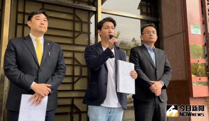 ▲律師葉慶元、侯友宜競選辦公室發言人呂家愷、律師簡榮宗(圖/記者潘千詩攝,2023.12.05)