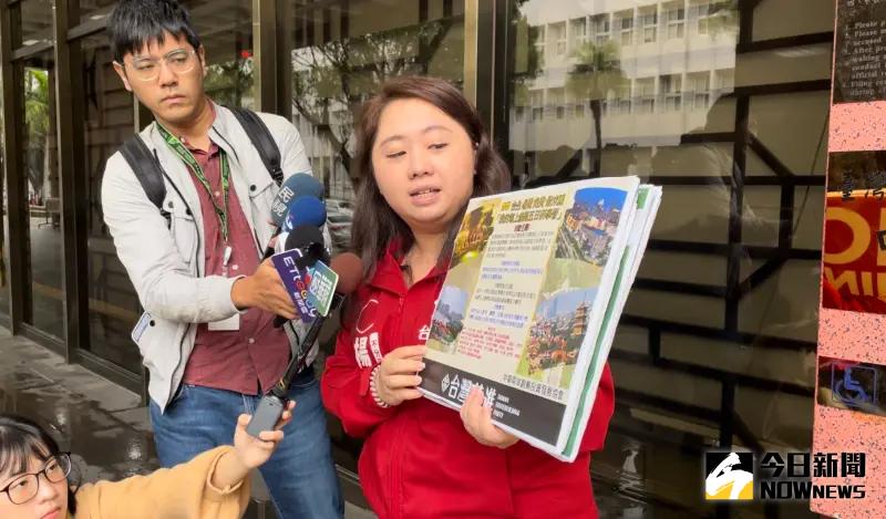▲基進黨不分區立委候選人楊佩樺赴北檢按鈴提告桃市客委會顧問涉嫌違反國安法(圖/記者潘千詩攝,2023.12.05)