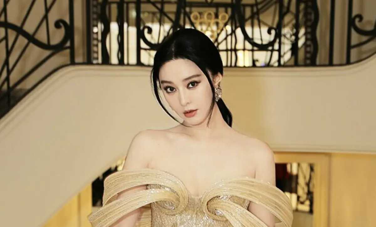 ▲藝人范冰冰今（16）日迎來44歲啦！范冰冰走紅前曾窮到一天僅能吃一餐，後來靠《還珠格格》中的丫鬟金鎖角色翻身走紅。（圖／翻攝自微博）