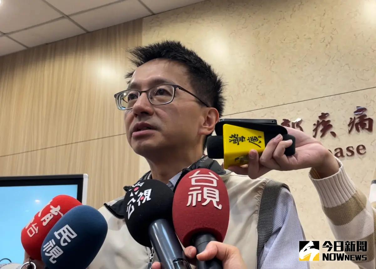 ▲衛福部疾管署副署長羅一鈞表示，這波新冠肺炎高峰可能落在1月中、1月底，且可能與流感同時流行。（圖／記者林志怡攝，2023.12.05）