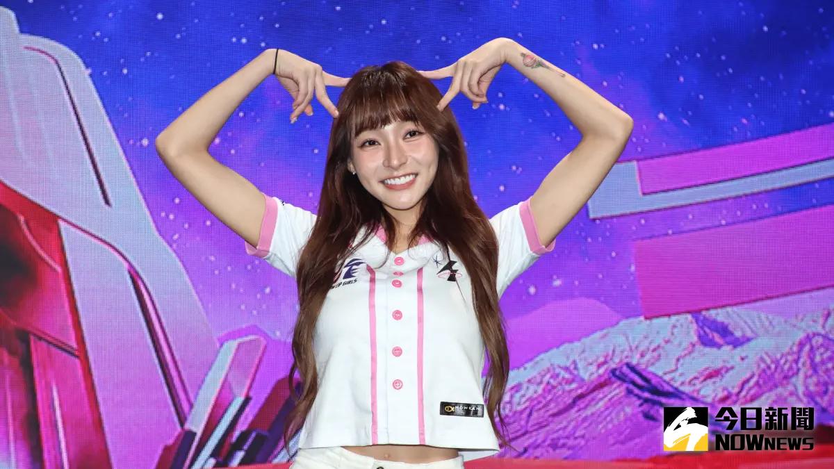 ▲林襄搞笑發文說「嘴巴有狗屎」，被雅涵反擊「牽拖」，姊妹淘逗嘴相當爆笑。（圖／記者陳明中攝影）